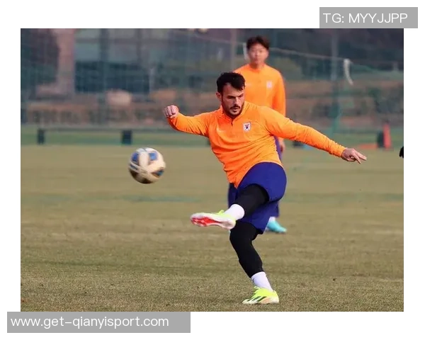 卡扎伊什维利与妻子共享东京之旅美好时光尽显劳逸结合生活态度